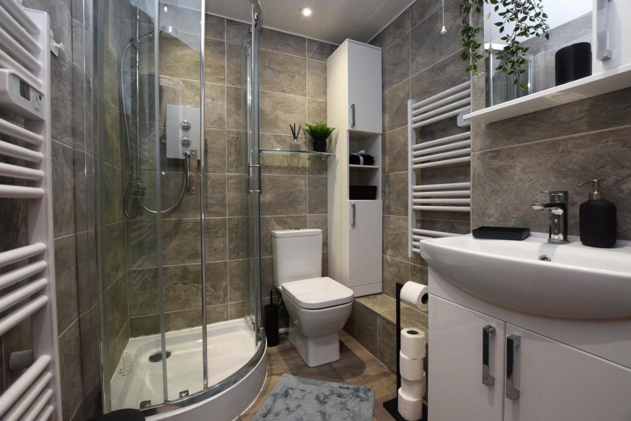 Apartment Lovely Close To The Town Centre & Train Station