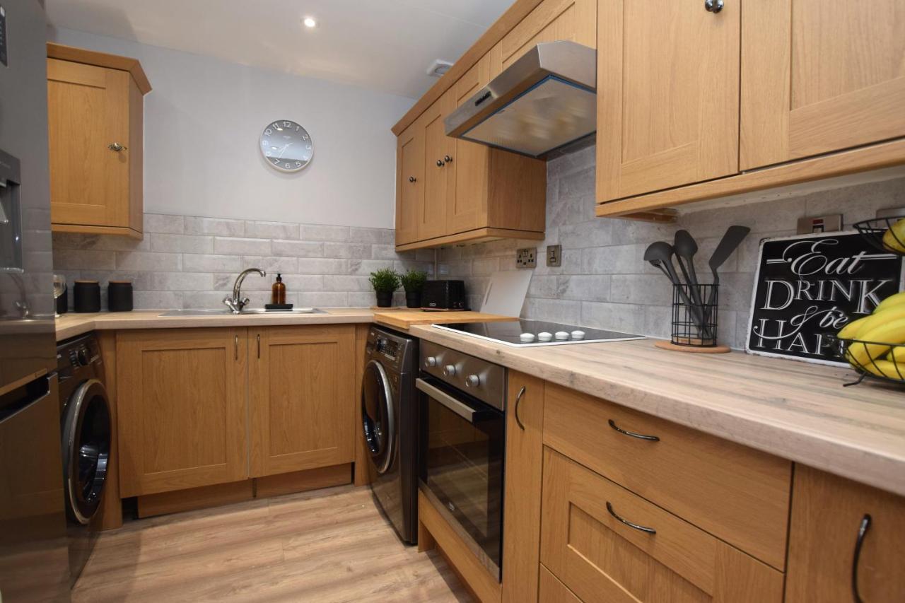 Apartment Lovely Close To The Town Centre & Train Station *