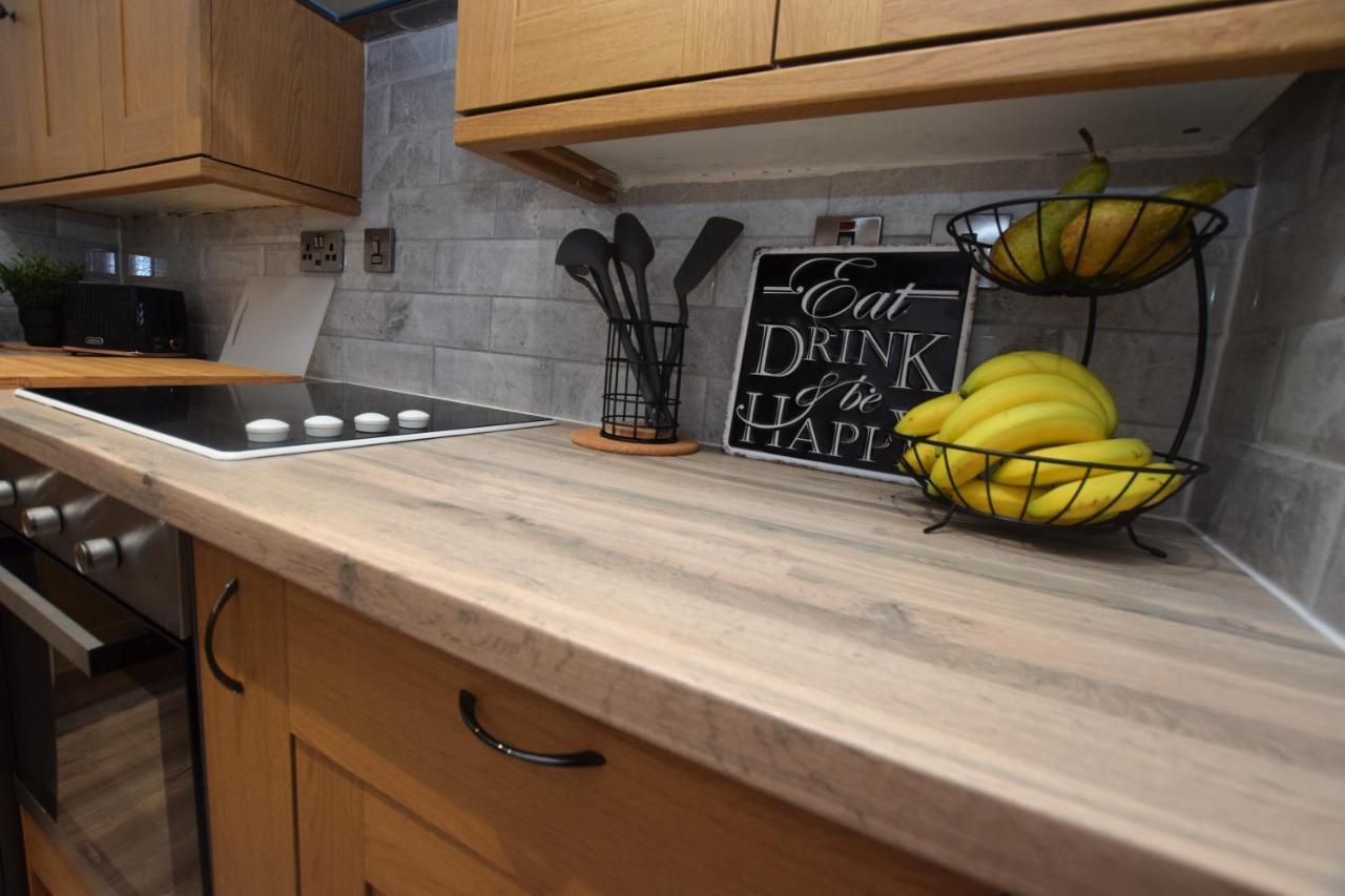 Apartment Lovely Close To The Town Centre & Train Station